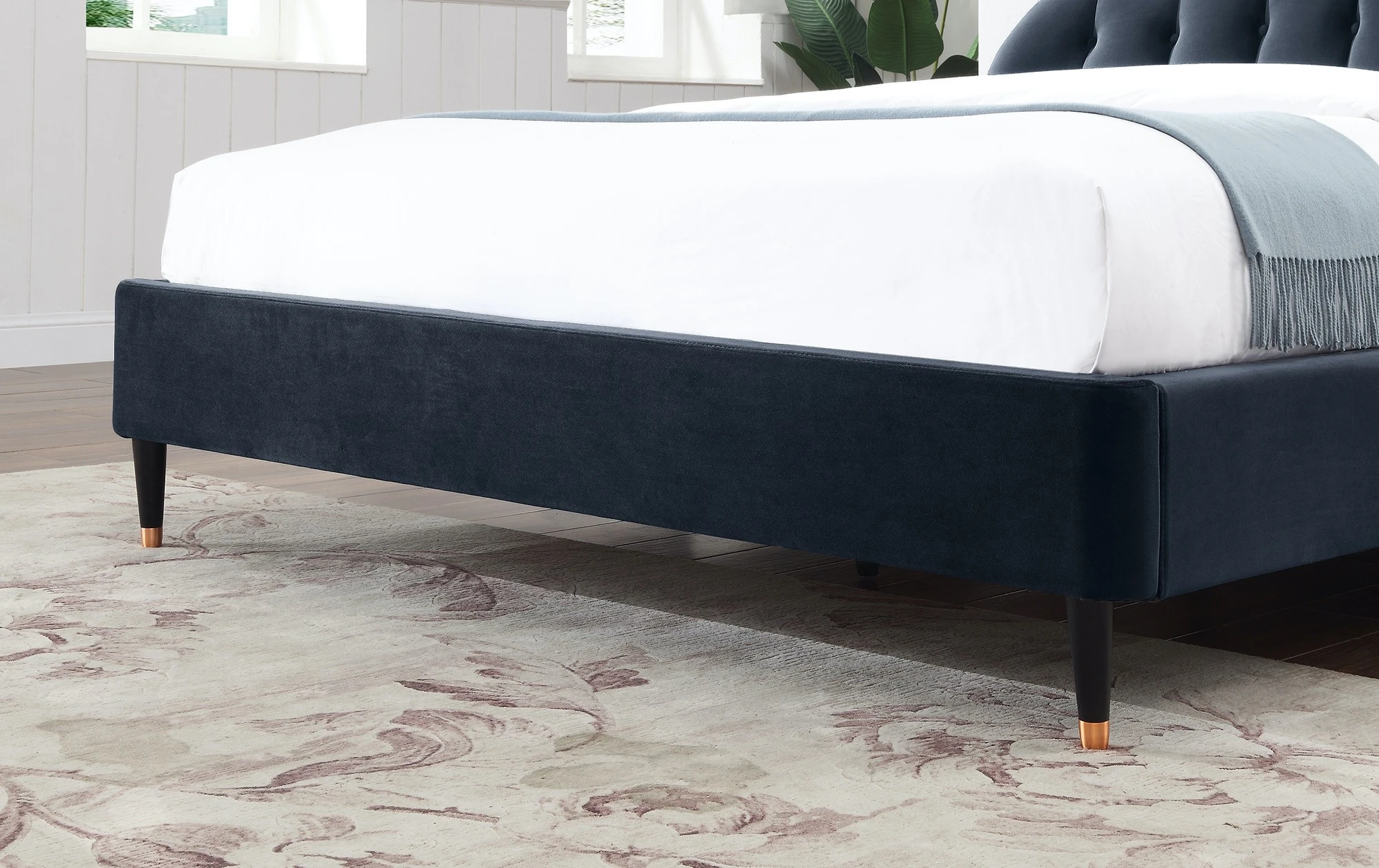 Monroe upholstered queen bed 2025